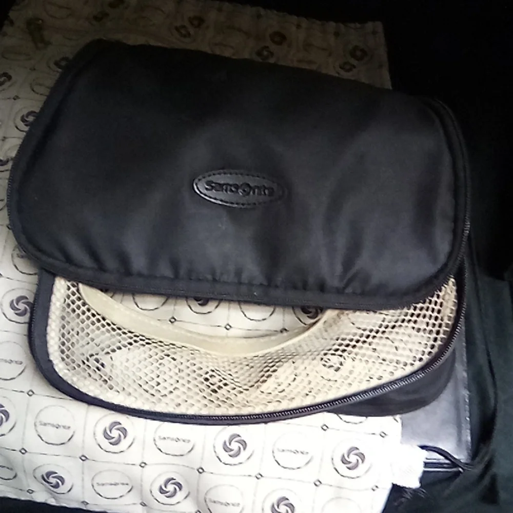 Samsonite draw string bag and hygiene bag